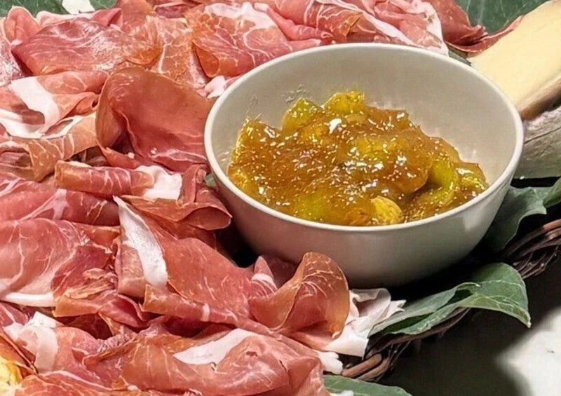 Thinly sliced prosciutto with fruit preserve at Casa Rispo